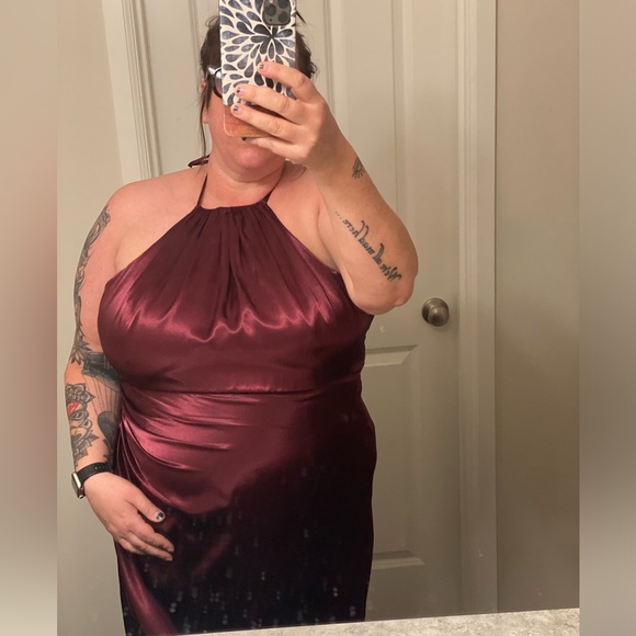 Wine color formal dress - Picture 4 of 7